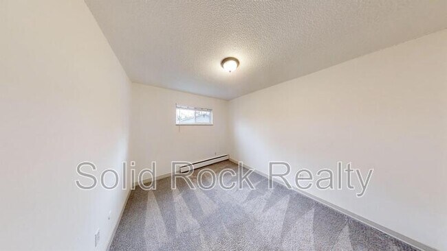 Building Photo - 1411 S Corona Ave