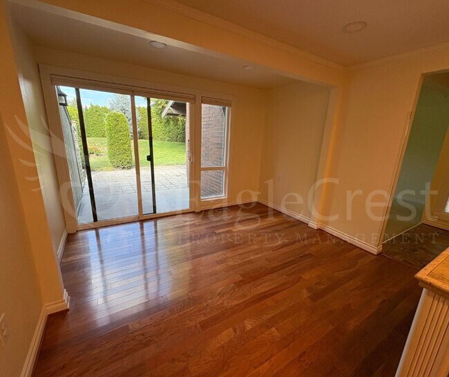 Building Photo - *2nd Month Rent Free* 3 Bedroom Townhome Near Country Club Golf Course