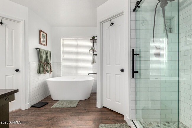 Building Photo - 2041 E Marquette Dr