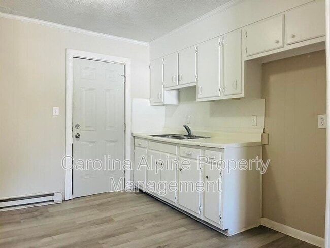 Building Photo - 409 Morton St