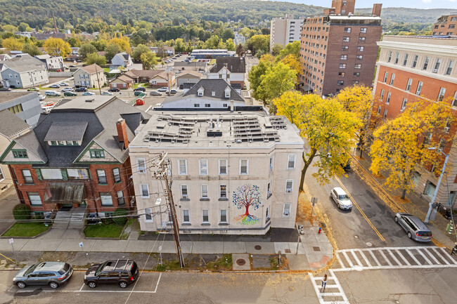 Building Photo - 82 Hawley St