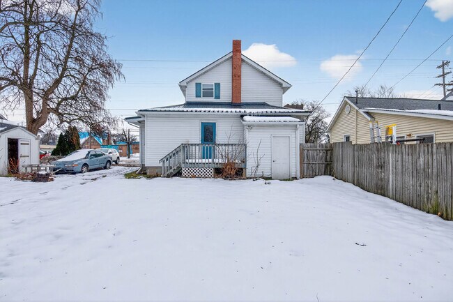 Building Photo - 120 S Main St