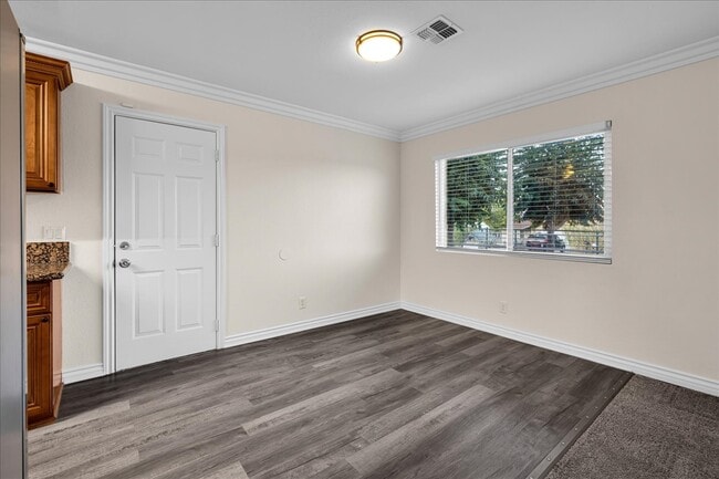Building Photo - 11074 Knobb Ave