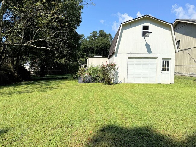 Building Photo - 450 Bowdon St