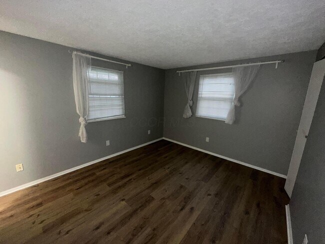 Building Photo - 3535 Paris Blvd