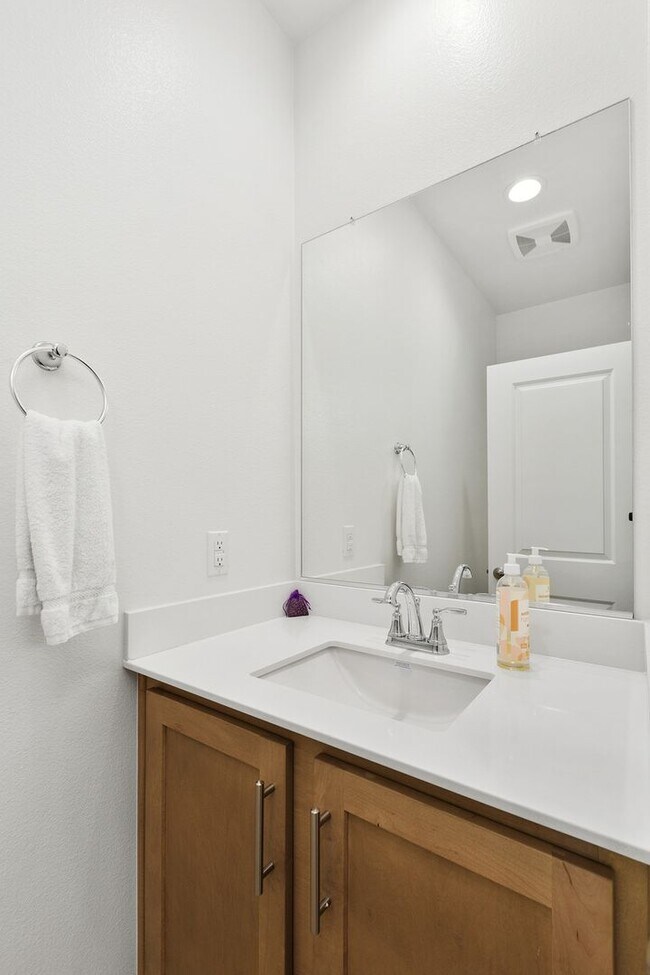 Building Photo - New Community - Temecula - New House Corne...