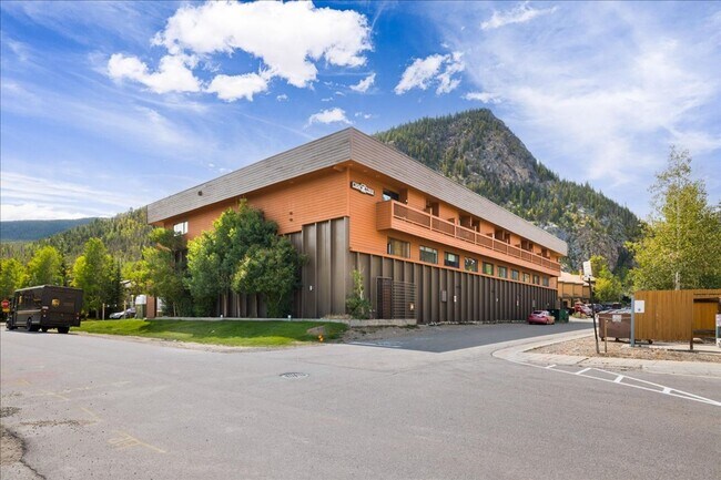Building Photo - Cedar Lodge 218