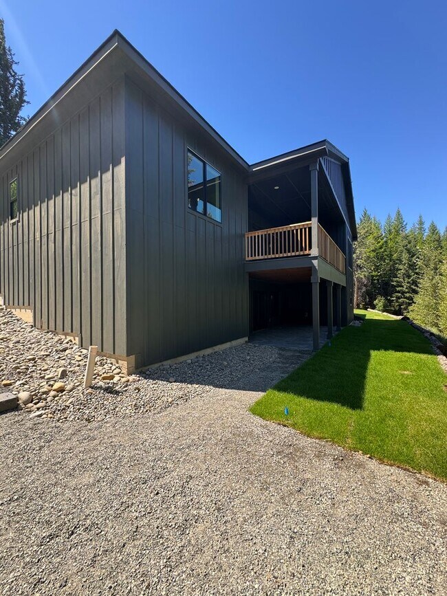 Building Photo - Luxury Rural Home Close to Town for Lease