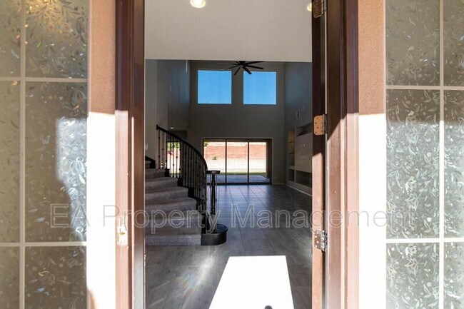 Building Photo - 827 Mesa Roja Trail NE