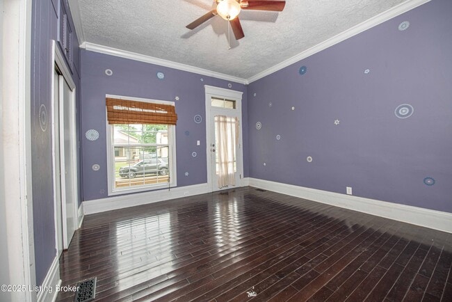 Building Photo - 933 Vine St