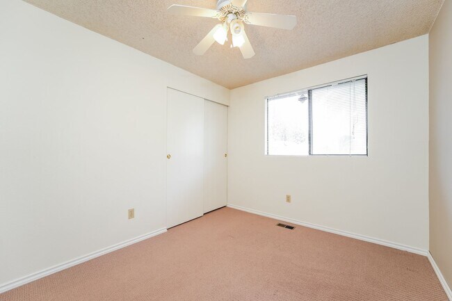 Building Photo - Charming 4 bed, 2.5 bath Lynnwood Home, $3...