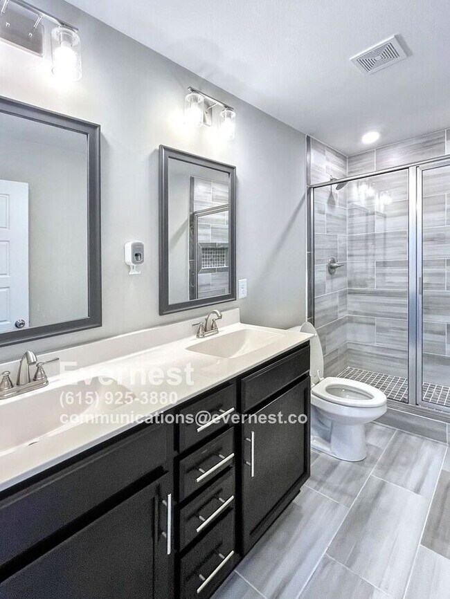Building Photo - 3-Bedroom, 3-Bathroom Home with Convenient...