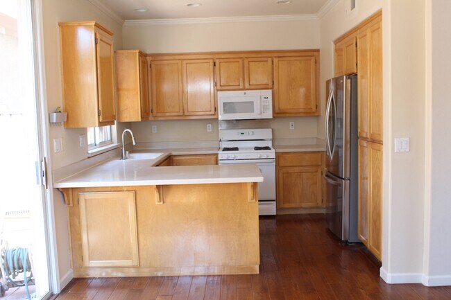 Building Photo - 2228 Lenox Plz