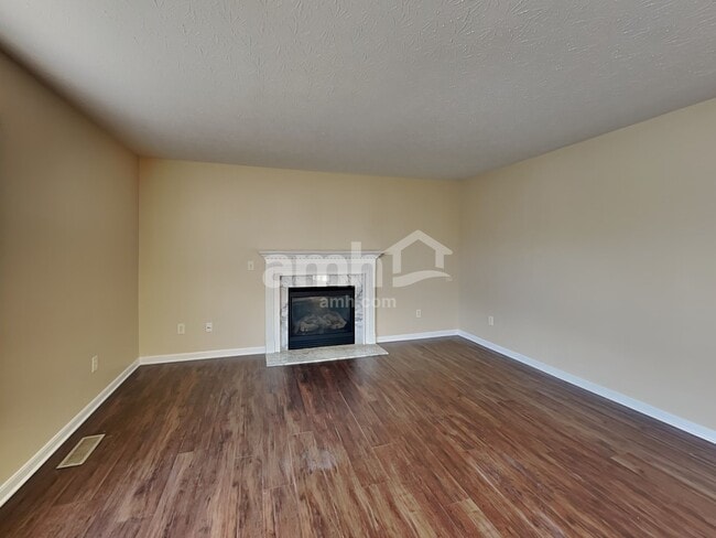 Building Photo - 637 Ellen Dr