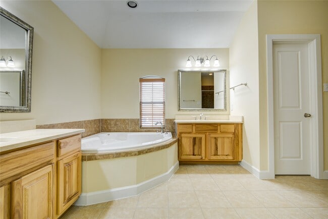 Building Photo - 18907 Manor Spring Ct