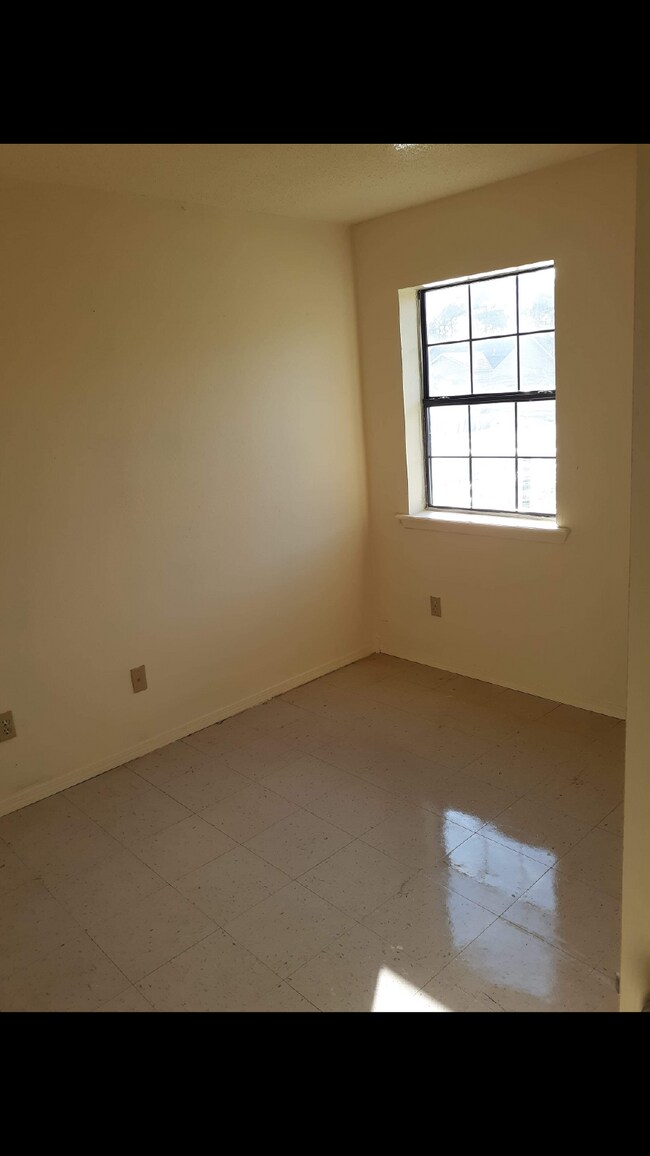 Building Photo - "Charming 2-Bedroom Retreat in Bono – Cozy 710 Sq. Ft. Apartment Awaits!"