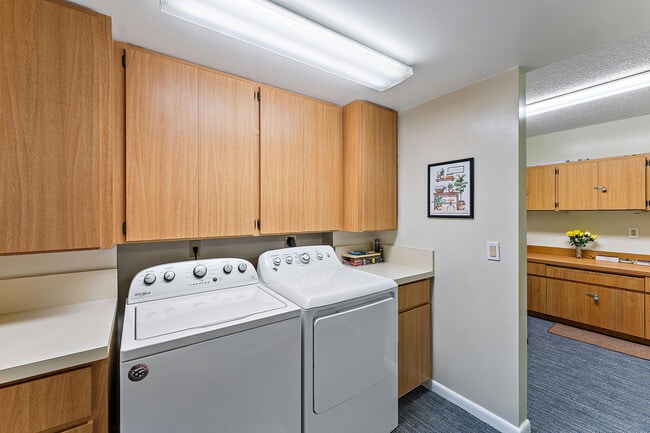 Building Photo - 1001 Seafarer Cir