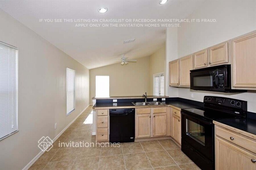 Building Photo - 11235 Crystal Glen Blvd