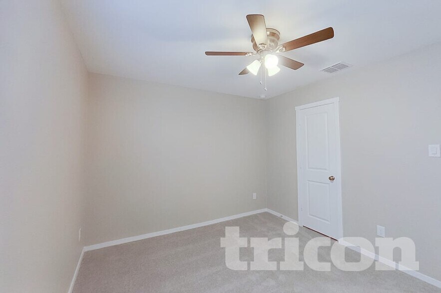 Building Photo - 911 Ponderosa Ln