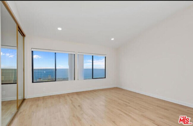 Building Photo - 6798 Las Olas Way