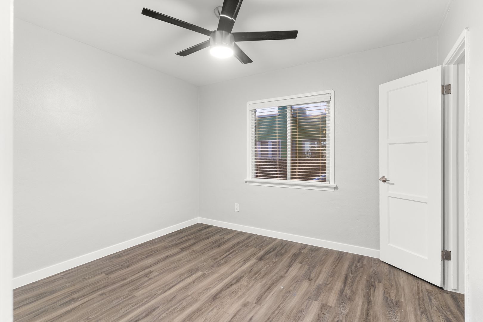 Building Photo - 1900 E 7th St