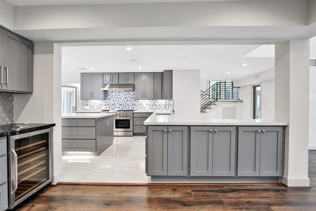 Building Photo - 15607 Memorial Dr