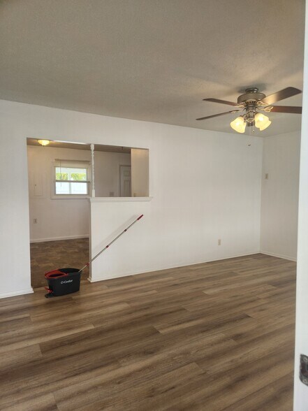 Building Photo - 1619 Townsley Rd