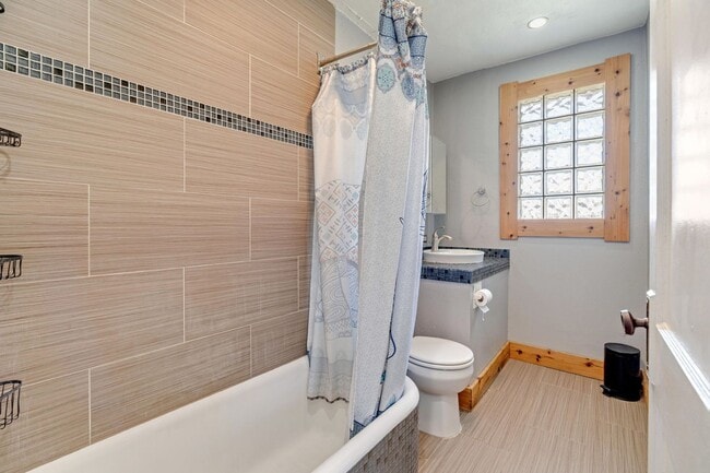 Building Photo - This home is a rare find!  3 bed/2 bath, l...