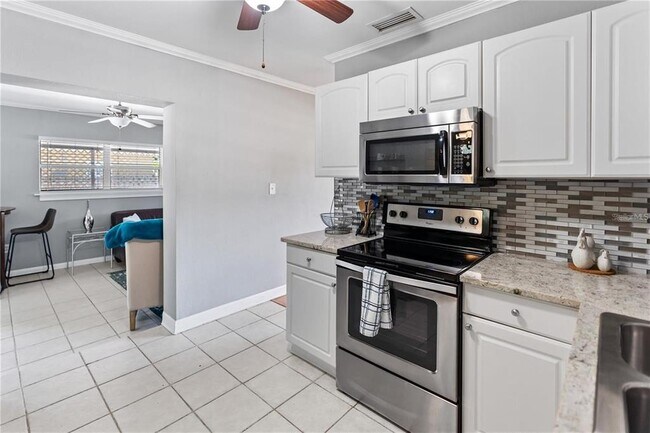 Building Photo - 3005 W Helen Ave