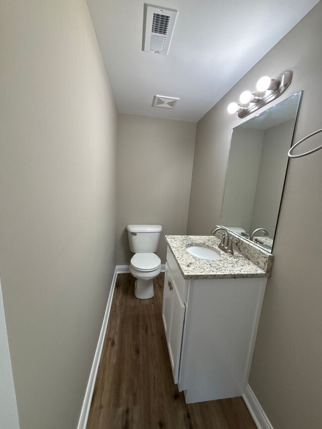 Building Photo - Move in Special 1/2 OFF 1 month's rent!