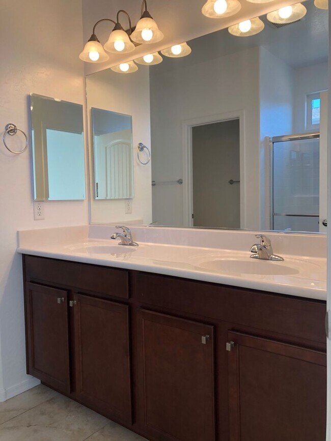 Building Photo - Three Bedroom in Saddlewood ~ North Prescott