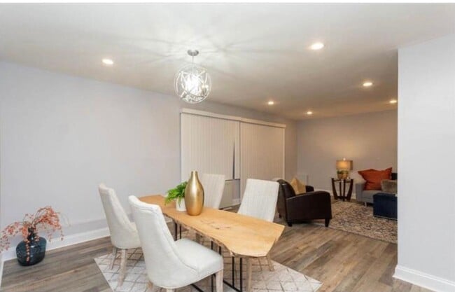 Building Photo - Spacious and Newly Remodelled at the Fairm...