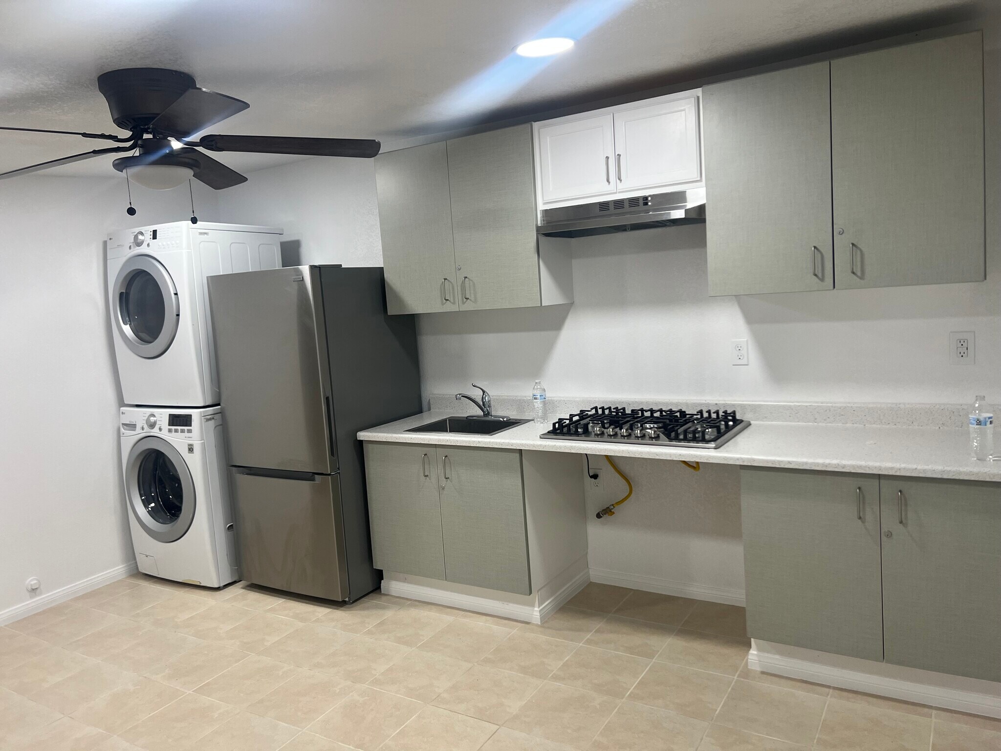 Building Photo - 4011 Placita Ave