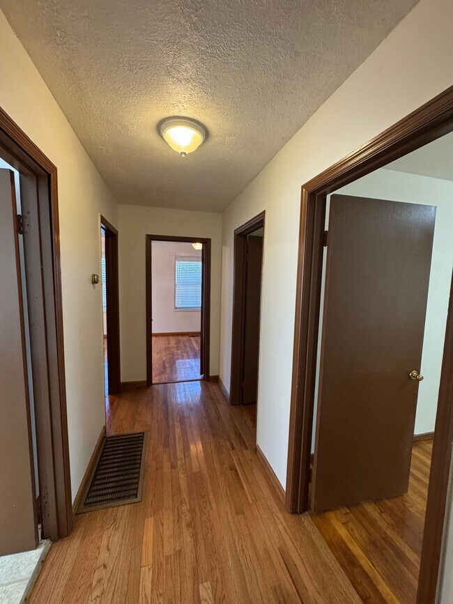 Building Photo - 580 Jones Rd