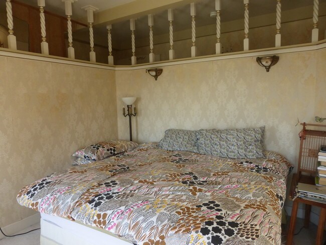 Building Photo - 211 W Highland Dr