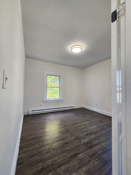 Building Photo - 135 Willow St