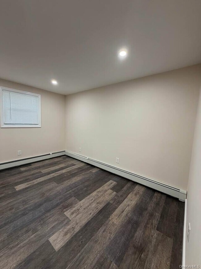 Building Photo - 16 Bellport St