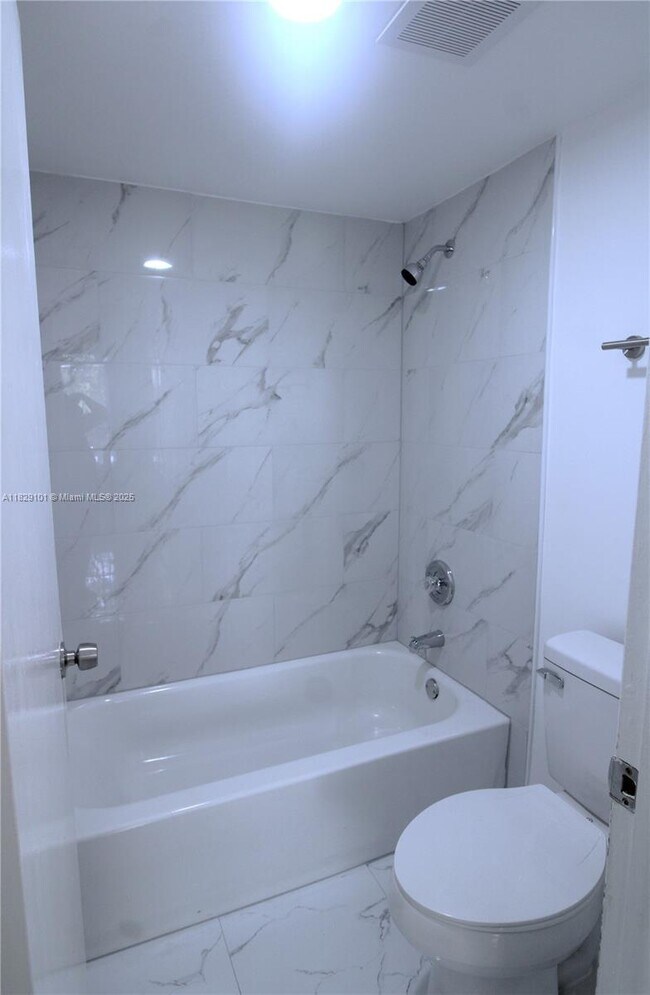 Building Photo - 3750 Inverrary Dr
