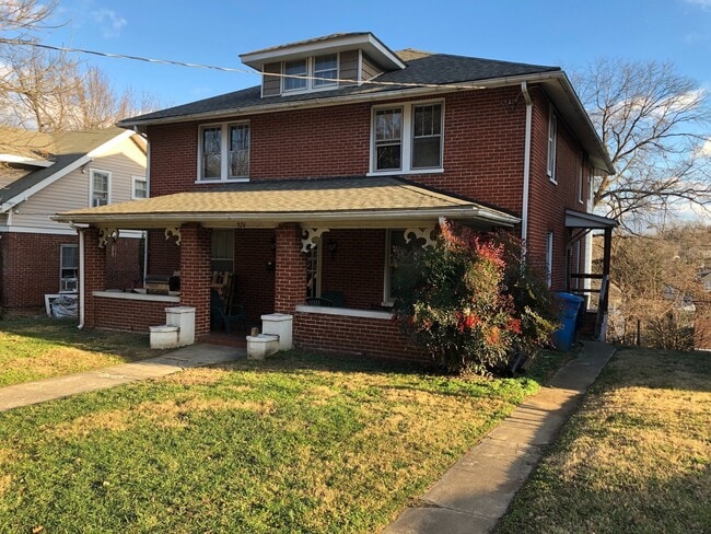 Building Photo - 524 Riverland Rd SE