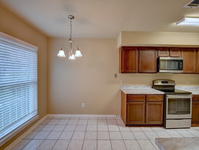 Building Photo - 6330 Creekbend Dr