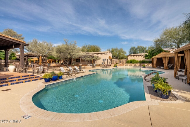 Building Photo - 9818 E Edgestone Dr