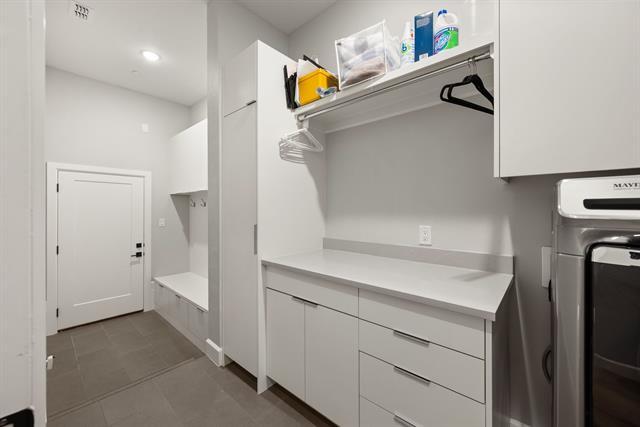 Building Photo - 2850 Lakeside Pkwy