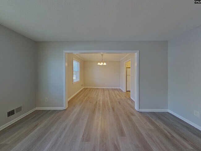 Building Photo - 208 Southampton Dr