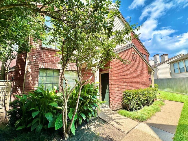 Building Photo - 2211 S Kirkwood Rd