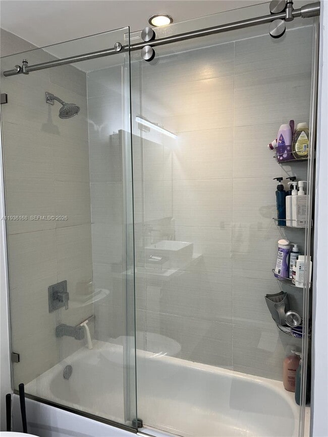 Building Photo - 1010 SW 2nd Ave