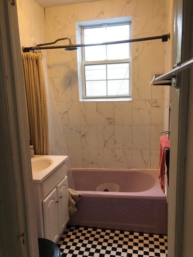 Building Photo - 790 Grand St