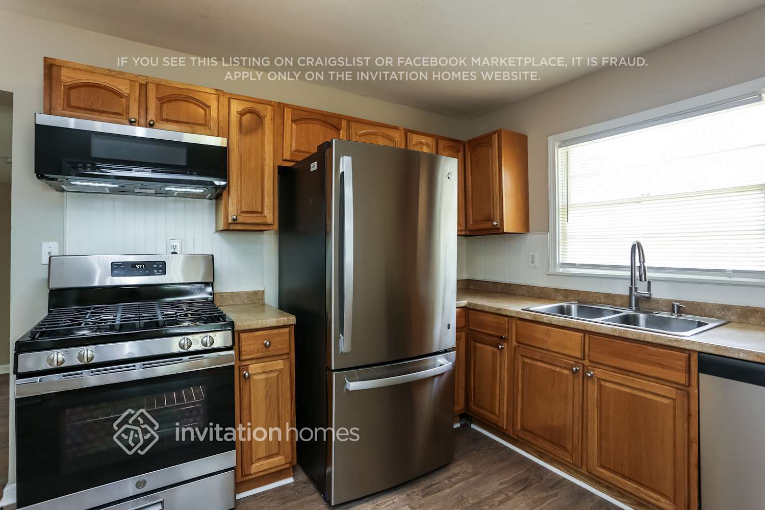 Building Photo - 2121 Cherry Ln