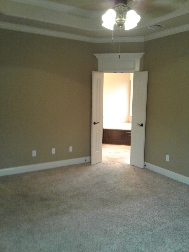 Building Photo - ** BEAUTIFUL 3/2 HOME IN TIBURON **