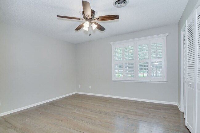 Building Photo - Beautiful Ranch in Montclair!