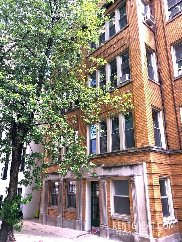 Primary Photo - 447 W St James Pl